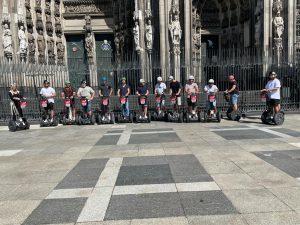 Mit ihrem tiefen Wissen über die Stadt und ihrer lebendigen Erzählweise gelang es den Segway-Guides, uns in die reiche Geschichte und Kultur von Köln zu entführen