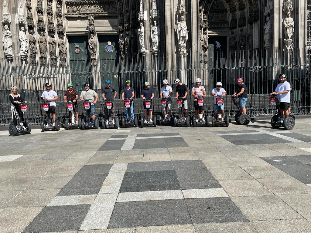 Mit ihrem tiefen Wissen über die Stadt und ihrer lebendigen Erzählweise gelang es den Segway-Guides, uns in die reiche Geschichte und Kultur von Köln zu entführen